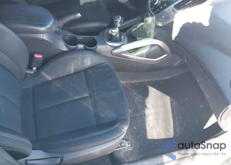 2013 Hyundai Veloster Mix z USA, uszkodzony, nr VIN KMHTC6AD5DU131668